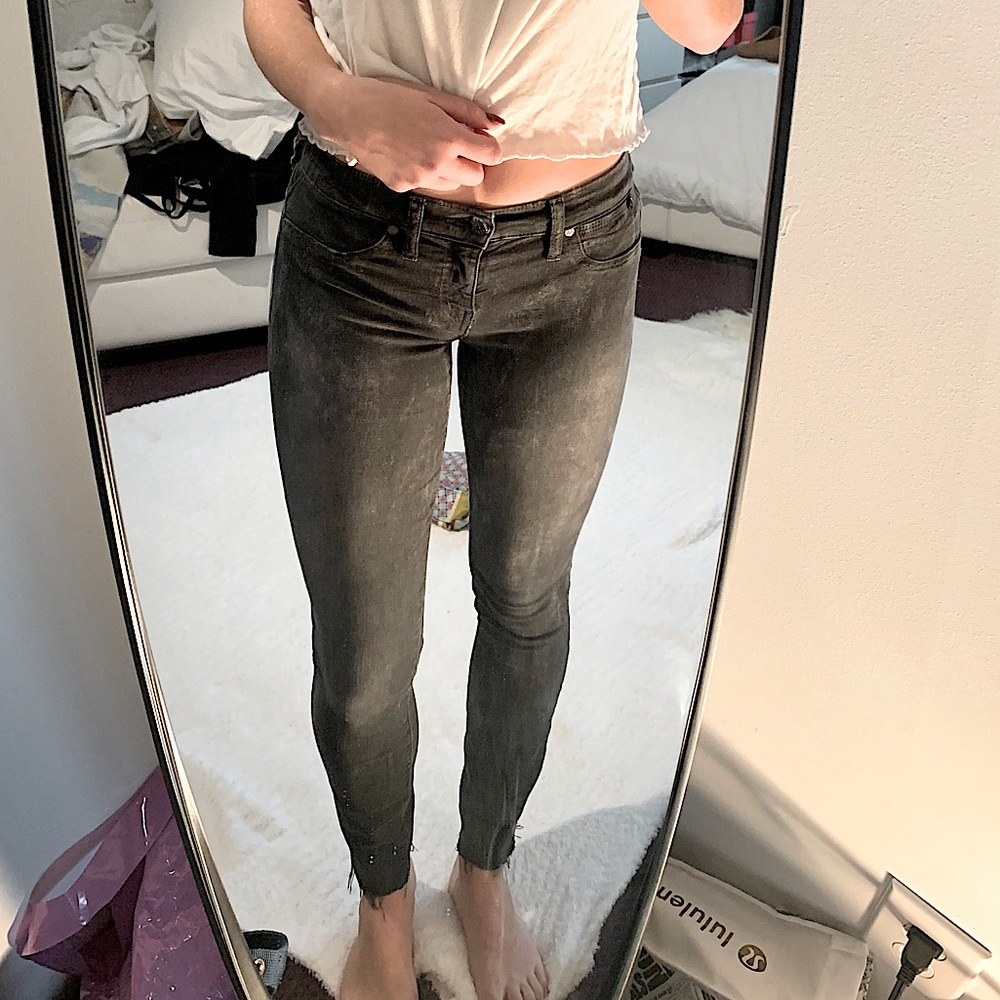 distressed gray skinny jean!!!